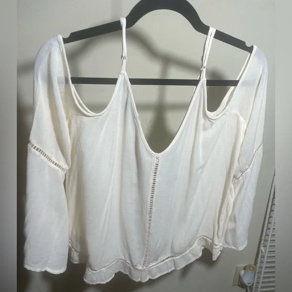 3/$30 American outfitters top - Picture 2 of 3